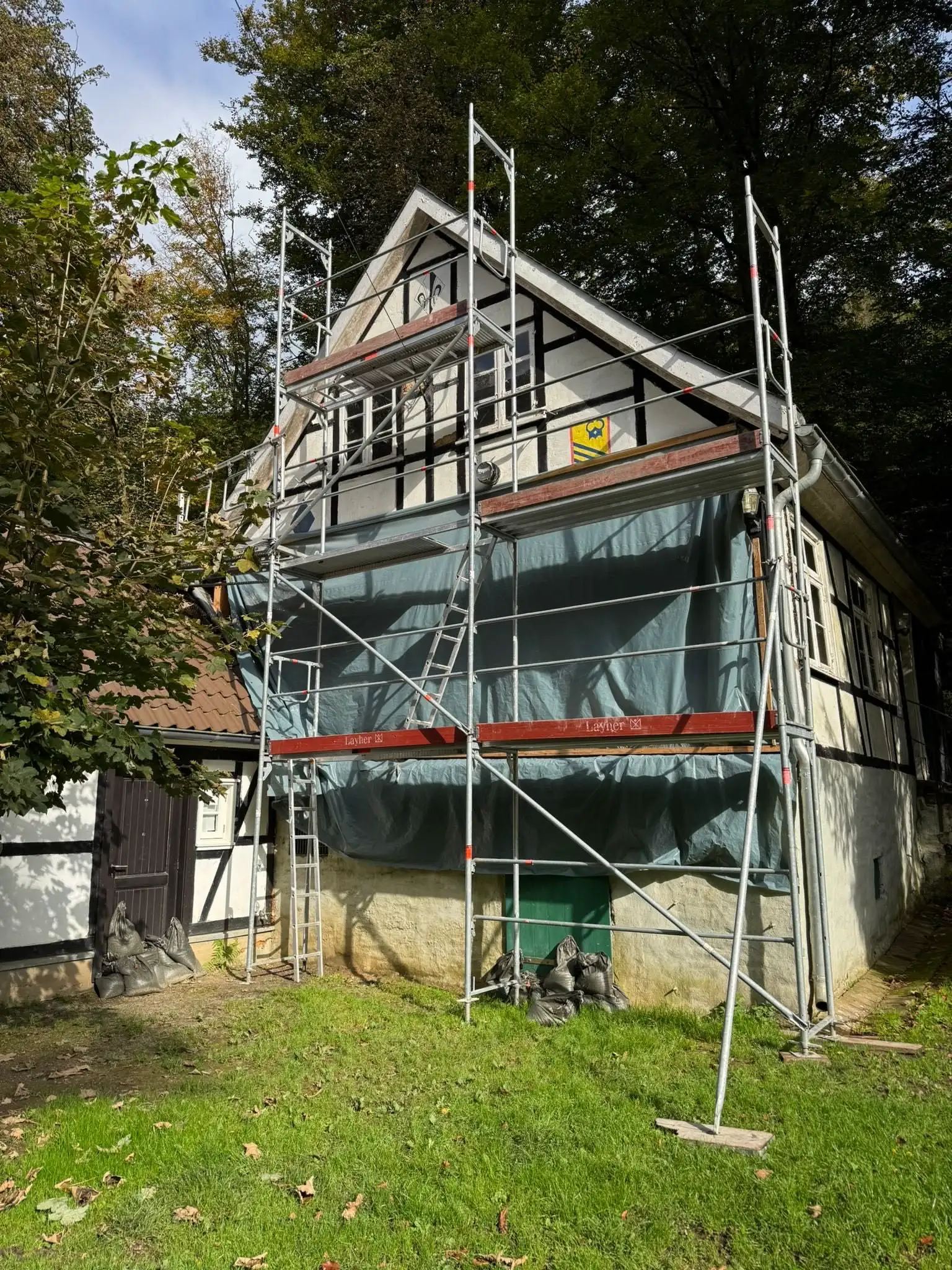 Der Kotten ist eingerüstet